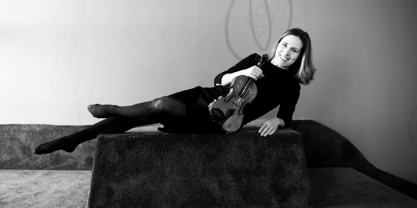 Cecilia Zilliacus, liggande foto: Tina Axelsson