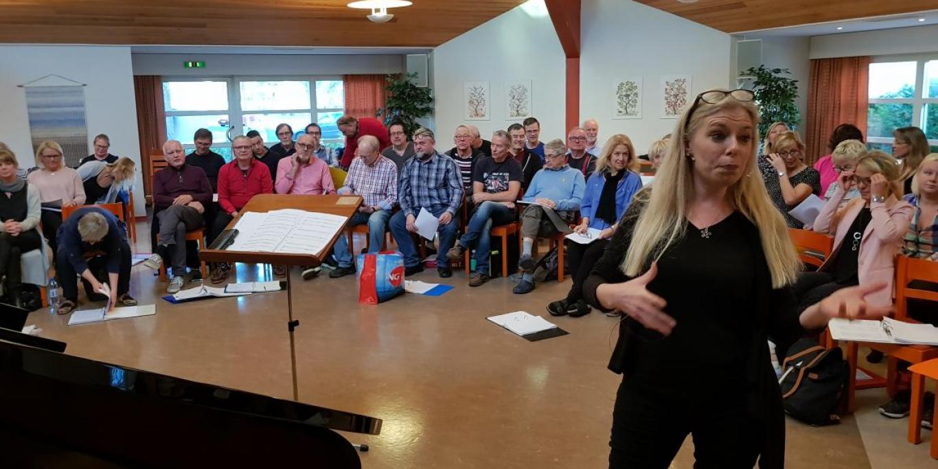 Johanna Grussner med projektkören